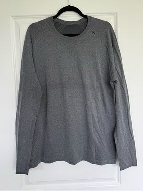 Lululemon Men's Metal Tech Vent Long Sleeve in Charcoal Grey size XL